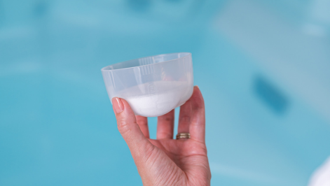 FROG® @ease® Target measured one-quarter full in a TruDose™ cap — showing precise sanitizer dosing for hot tubs.